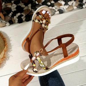 Nouvelle Arrivée Sandales de Plage Bohèmes pour <span class=keywords><strong>Femme</strong></span> à Bout Rond, Talon Plat Compensé, Tressées Perlées, Bande Élastique et Semelle Épaisse en TPR - Product Image 2