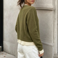 Cardigan tendance 2-en-1 effet superposé pour femme – Collection Automne 2026 – Col en V, blocs de couleur, manches longues