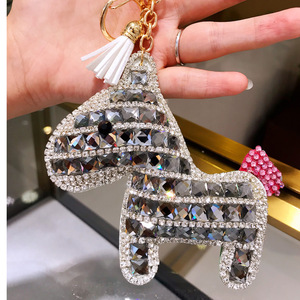 थोक उपहार बैग पेलेंट सजावटी रचनात्मक फैशन कार कीफोब महिला बोलिंग घोड़ा कीफोब महिला बोलिंग घोड़ा कीधारक - Product Image 5