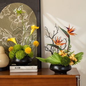 Composizioni Floreali <span class=keywords><strong>in</strong></span> Vasi di Ceramica di Alta Gamma, <span class=keywords><strong>Fiori</strong></span> Artificiali Decorativi per Matrimoni, Casa, Tavola, Hotel e Ristoranti - Product Image 1