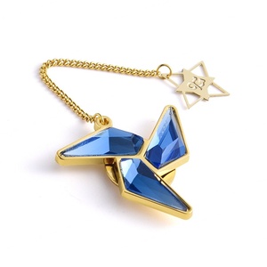 Badge métallique de luxe avec aimant, design moulin à vent et grand diamant bleu - Product Image 5