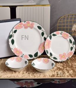 Services de vaisselle en céramique modernes, luxueux, durables et écologiques, blancs, en stock : assiettes, bols, tasses, soucoupes, compatibles four, micro-ondes et lave-vaisselle - Product Image 1