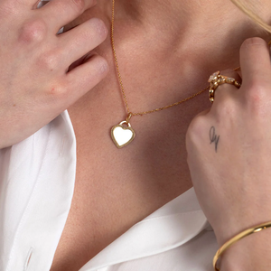 Collana Cuore Sardinia Personalizzata in Acciaio Inossidabile Placcato Oro 18K PVD con Bordo a Motivo Intricato e Catena Sottile da Donna - Product Image 2