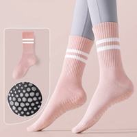 Vente en gros Maison de fitness intérieure personnalisée Chaussettes de Pilates antidérapantes en coton à tube moyen Chaussettes de Pilates pour femmes