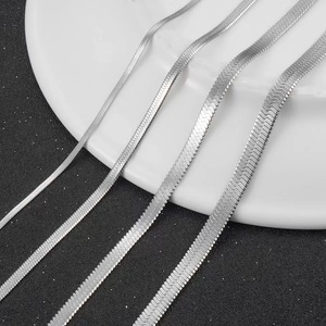 Chaîne de lame en acier inoxydable nouveau collier européen et américain pour hommes et femmes personnalisé collier de clavicule plate os de serpent - Product Image 2