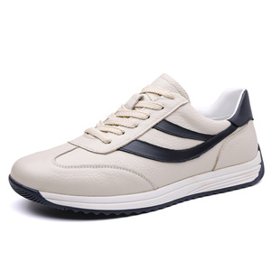 รองเท้ากีฬาหนังวัวแท้สำหรับผู้ชาย สีขาว ระบายอากาศได้ดี กันลื่น เหมาะสำหรับกิจกรรมกลางแจ้งและสวมใส่ลำลอง - Product Image 5