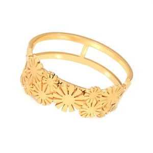 Brazalete de Moda en Acero Inoxidable 316L con Baño de Oro PVD, Diseño Floral Resistente y Sostenible - Product Image 2