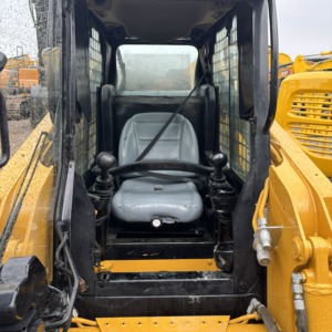 รถตักล้อยางขนาดเล็ก Caterpillar CAT 246C มือสอง รุ่น CAT246D ผลิตในญี่ปุ่น ราคาถูก ขาย - Product Image 5