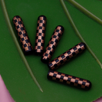 Embouts de lacets en plastique noirs et marron à motif damier, forme dôme, pour baskets et cordons de sweat-shirt
