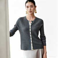 Damen V-Ausschnitt Kaschmir Hochwertige Enganliegende Strickjacke auf Lager Gestrickter Damen-Kaschmirpullover Cardigan