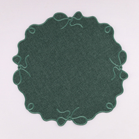 Nouveau Set de Table Brodé en Polyester Forme Fleur Ondulée pour Noël, Vente en Gros, Décoration Maison
