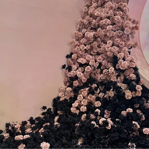 ผนังดอกกุหลาบสีชมพูตกแต่งด้วยผ้าไหมสำหรับถ่ายภาพงานแต่งงานและตกแต่งบ้าน - Product Image 2