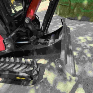 Mini-excavatrice Yanmar ViO35 rouge sur chenilles pour la construction - Product Image 1