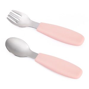 Juego de tenedor y cuchara de acero inoxidable para bebés, utensilios de alimentación de silicona con mango corto para bebés de 0 a 12 meses - Product Image 4