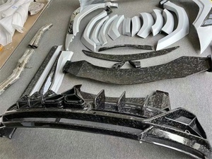 Kit carrosserie large en fibre de carbone forgée avec texture, pare-chocs avant et arrière, jupes latérales, capot moteur et spoiler pour <span class=keywords><strong>Lamborghini</strong></span> Urus - Product Image 4