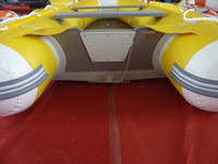 Bote Inflable de Pesca con Motor Fuera de Borda, de PVC y Aluminio