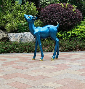 Sculpture de cerf personnalisée en résine de fibre de verre A068 pour projet paysager, moderne, abstraite, peinte à la main, artistique, pour hôtel et parc, thème Pâques - Product Image 3