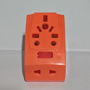 Adaptador de Enchufe Estándar Europeo con Puerto USB, Enchufe de Viaje de Plástico con 1 Salida y Conexión a Tierra, Origen Wenzhou - Product Image 1