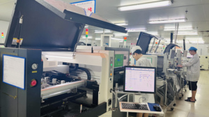 บริการ PCBA แบบครบวงจร แผ่นรอง PTFE บริสุทธิ์ RT/duroid 5880 DK 2.20±0.02 PCB สำหรับชิ้นส่วนเกรดการป้องกันที่มีความแม่นยำสูง - Product Image 5