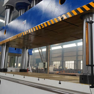 Presse hydraulique de 1250 tonnes pour le moulage de pièces composites thermodurcissables pour pare-chocs automobiles SMC/<span class=keywords><strong>BMC</strong></span> et cadres de tableau de bord - Product Image 4