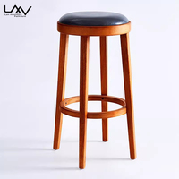 Tabouret de bar en cuir avec cadre en bois de style nordique, hôtel, café, restaurant, chaise de bar rembourrée noire, meubles