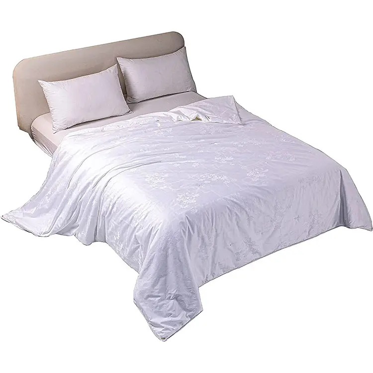 High quality Super soft and warm air conditioning quilt silk quilt
