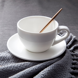 Tazza da tè e <span class=keywords><strong>piattino</strong></span> bianco cina Set personalizzato Vintage europa inglese ceramica pomeriggio tazza da tè <span class=keywords><strong>con</strong></span> <span class=keywords><strong>piattino</strong></span> - Product Image 3