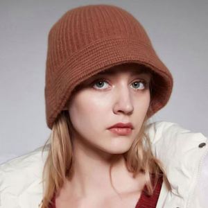 Bonnet tricoté tendance de créateur, personnalisé, de qualité supérieure, style bob ou pêcheur, en laine, pour femme, collection hiver, vente en gros - Product Image 1