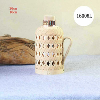 Botol air retro anyaman bambu model lama, termos dalam kaca rumah tangga cangkang bambu