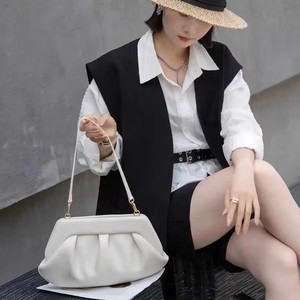 Sac à main pour femme en cuir pleine fleur style crème français, texture Napa lisse minimaliste, sac à bandoulière de luxe de créateur - Product Image 4