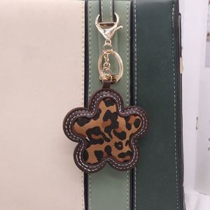Breloque de sac tendance en cuir PU imprimé léopard mat avec pendentif fleur, porte-clés mignon de 13 cm, cadeau DIY, stock usine - Product Image 4