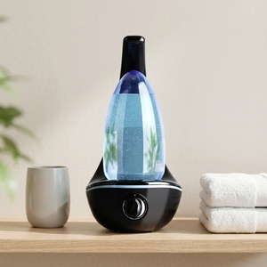 Vente en gros de mini lampe de nuit chaude à LED, machine d'aromathérapie avec huiles essentielles pour la maison ou la voiture - Product Image 1