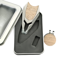 Accessoires de golf de luxe : Outil de réparation de divots en bois de noyer et métal nickelé, forme bouclier argenté, avec clip pour chapeau