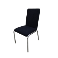 Chaise d'appoint de bureau commerciale moderne empilable pour salle de réunion, en tissu noir et acier inoxydable, sans accoudoirs, avec pieds