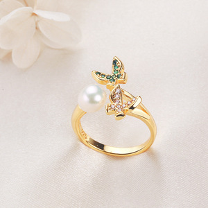 Anillo de Perlas de Agua Dulce de Zhuji con Diseño de Mariposa Doble Voladora, Estilo Simple y Moderno, Chapado en Cobre, Color Dorado, Venta al por Mayor - Product Image 3