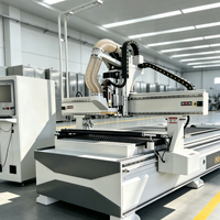 Machine de fraisage CNC en ligne MEOKON, machine de nesting CNC utilisée pour la personnalisation des corps et des portes d'armoires, avec changement d'outil automatique