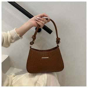 กระเป๋าใต้วงแขนทรงโบว์ กระเป๋าใต้วงแขนสไตล์เกาหลี หนัง PU หรูหรา กระเป๋าสะพายไหล่สไตล์ Y2K สำหรับสาวๆ - Product Image 2