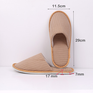 Chaussons jetables haut de gamme Haofei en tissu velours corail plat, serviette écologique, articles de toilette haut de gamme pour hôtels - Product Image 4