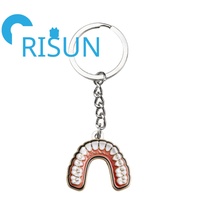 Porte-clés personnalisé pour clinique dentaire, en métal 3D, avec outils chirurgicaux dentaires (miroir buccal, pinces, dents)