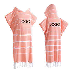 Venta al por mayor de <span class=keywords><strong>Bata</strong></span> de <span class=keywords><strong>playa</strong></span> con capucha y logotipo personalizado 100% algodón poncho de surf turco toalla <span class=keywords><strong>para</strong></span> adultos y niños patrón de rayas <span class=keywords><strong>para</strong></span> nadar - Product Image 5