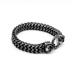 Yunnique – Bracelet tête de mort pour hommes, en acier titane noir, style punk, chaîne rétro, bijoux, cadeau - Product Image 2