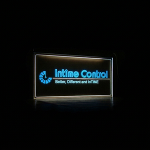 Letrero Acrílico con Logotipo Personalizado, Iluminado por LED, con Base Iluminada, Moderno Expositor Luminoso para Tiendas y Marcas - Product Image 1