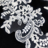 Nouveau design français dentelle décalcomanie blanc fleur motif mariée dentelle maille broderie Appliques CG067 robes de mariée vêtements Polyester