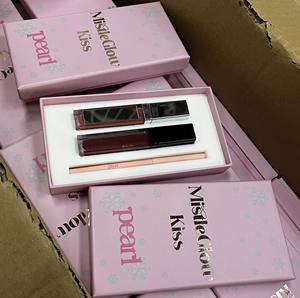 ชุดลิปกลอสแบบ 2 in 1 พร้อมฉลากส่วนตัว ลิปไลเนอร์ ลิปออยล์ และลิปสติกแบบกล่อง - Product Image 1