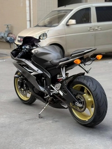 <span class=keywords><strong>Moto</strong></span> sportive Yamaha <span class=keywords><strong>R6</strong></span> 600cc, couple élevé, contrôle agile pour la conduite sur autoroute et les journées sur circuit - Product Image 6