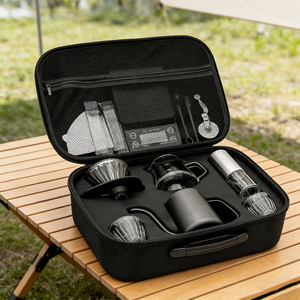 Set da viaggio <span class=keywords><strong>per</strong></span> caffè arabo classico e resistente da 9-12 pezzi personalizzabile, con macinacaffè manuale in metallo <span class=keywords><strong>per</strong></span> versamento a mano - Product Image 3