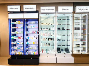 Vetrina Espositiva con Porta in Vetro Chiudibile a Chiave e Illuminazione Regolabile, Scaffalature in Vetro per Farmacia, Elettronica, Ottica, Profumeria - Product Image 6