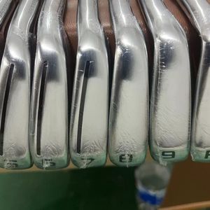 Nouvel ensemble <span class=keywords><strong>de</strong></span> fers <span class=keywords><strong>de</strong></span> <span class=keywords><strong>golf</strong></span> forgés haut <span class=keywords><strong>de</strong></span> gamme P790 5ème génération 2025 avec shaft en <span class=keywords><strong>graphite</strong></span>/<span class=keywords><strong>acier</strong></span> – Clubs <span class=keywords><strong>de</strong></span> <span class=keywords><strong>golf</strong></span> personnalisés - Product Image 4