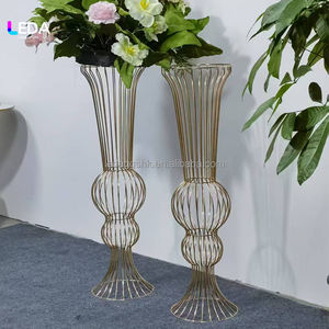 Soporte de Flores Grande con Marco Metálico LEDA, Centro de Mesa Decorativo para Bodas y Eventos - Product Image 3