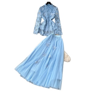 Tenue d'automne <span class=keywords><strong>haut</strong></span> de gamme pour <span class=keywords><strong>femme</strong></span> avec <span class=keywords><strong>haut</strong></span> en dentelle crochet cintrée à la taille + jupe en résille taille haute - Product Image 3